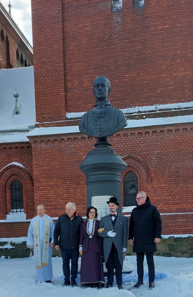Vítkovice oslaví 195 let, v Ostravě odhalily renovovanou sochu zakladatele